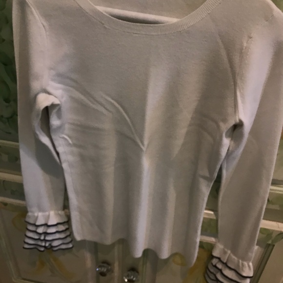 White sweater with flutter sleeves - Picture 1 of 3